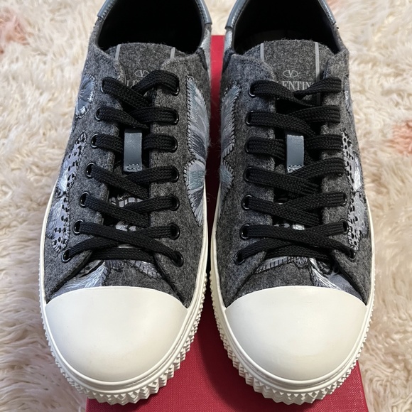 New Authentic VALENTINO GARAVANI Butterfly Embroidered Sneakers With Lea… - Picture 2 of 8